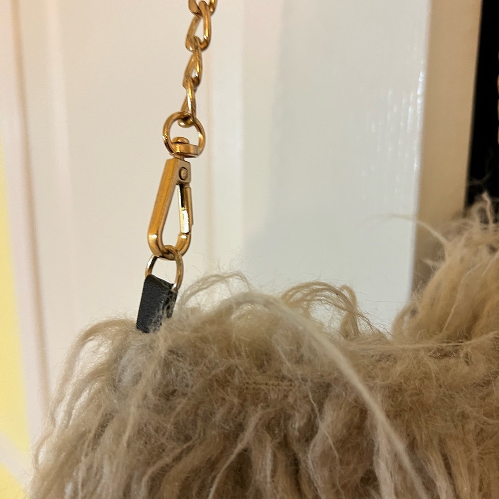 2 Chic Cream Fluffy Crossbody Bag - Picture 6 of 7